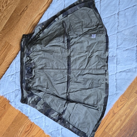 Love Tree Camouflage Button Down Vest, Women's Size Medium, Great Condition - Picture 7 of 8